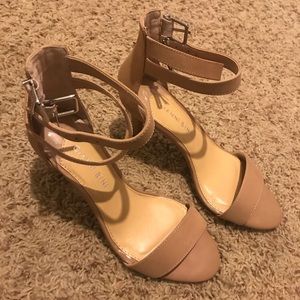 Gianni Bini nude Brenna sandals Size 7 Brand new